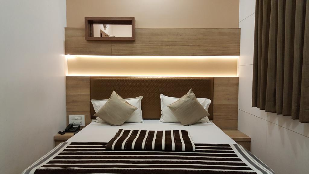 Hotel Oasis Βομβάη Εξωτερικό φωτογραφία