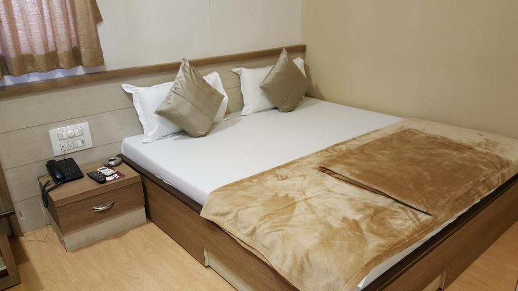 Hotel Oasis Βομβάη Εξωτερικό φωτογραφία