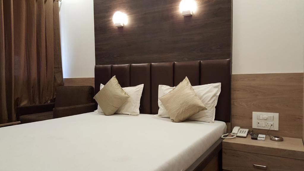 Hotel Oasis Βομβάη Εξωτερικό φωτογραφία